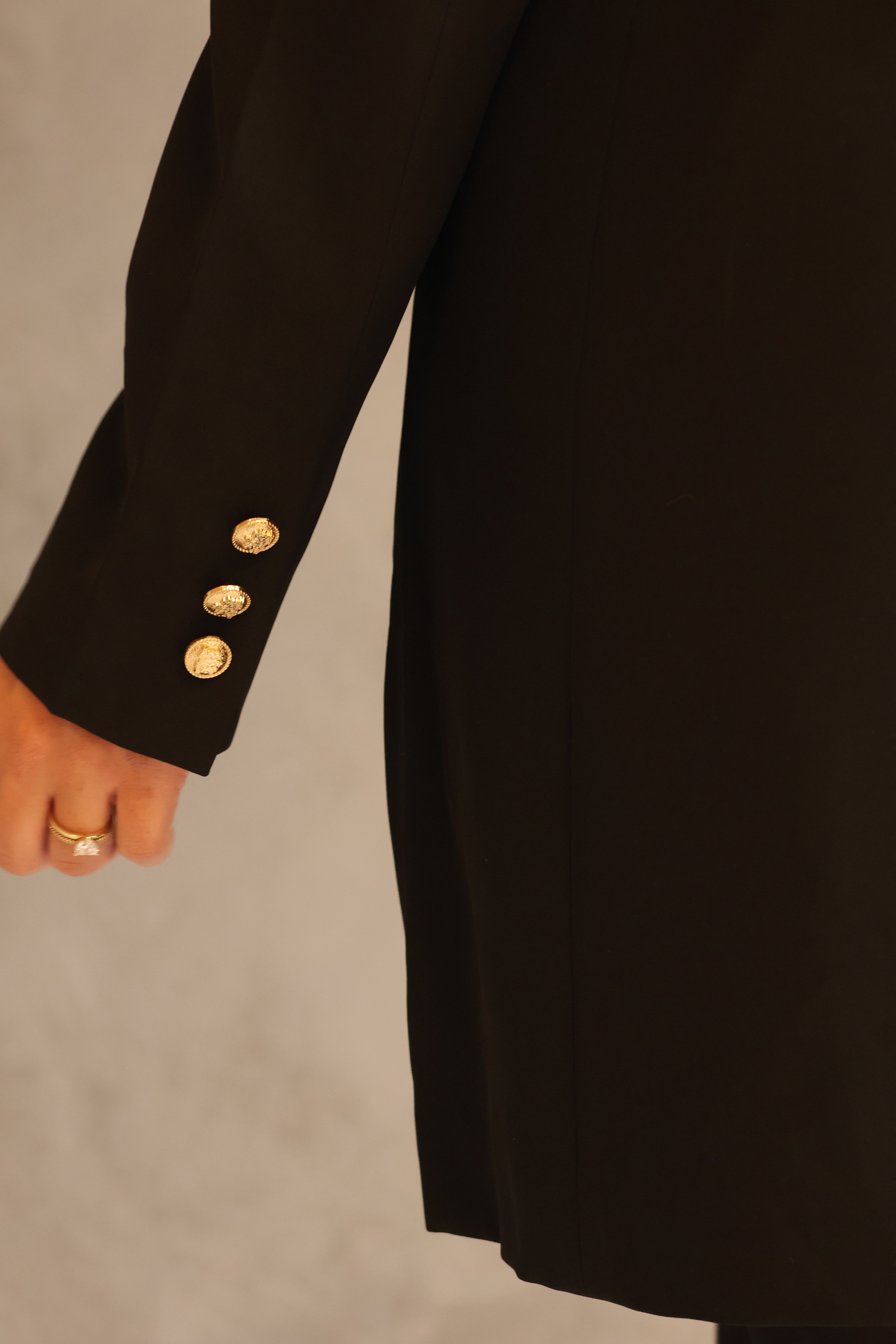 Lange - Zwarte Blazer Met Gouden Knopen