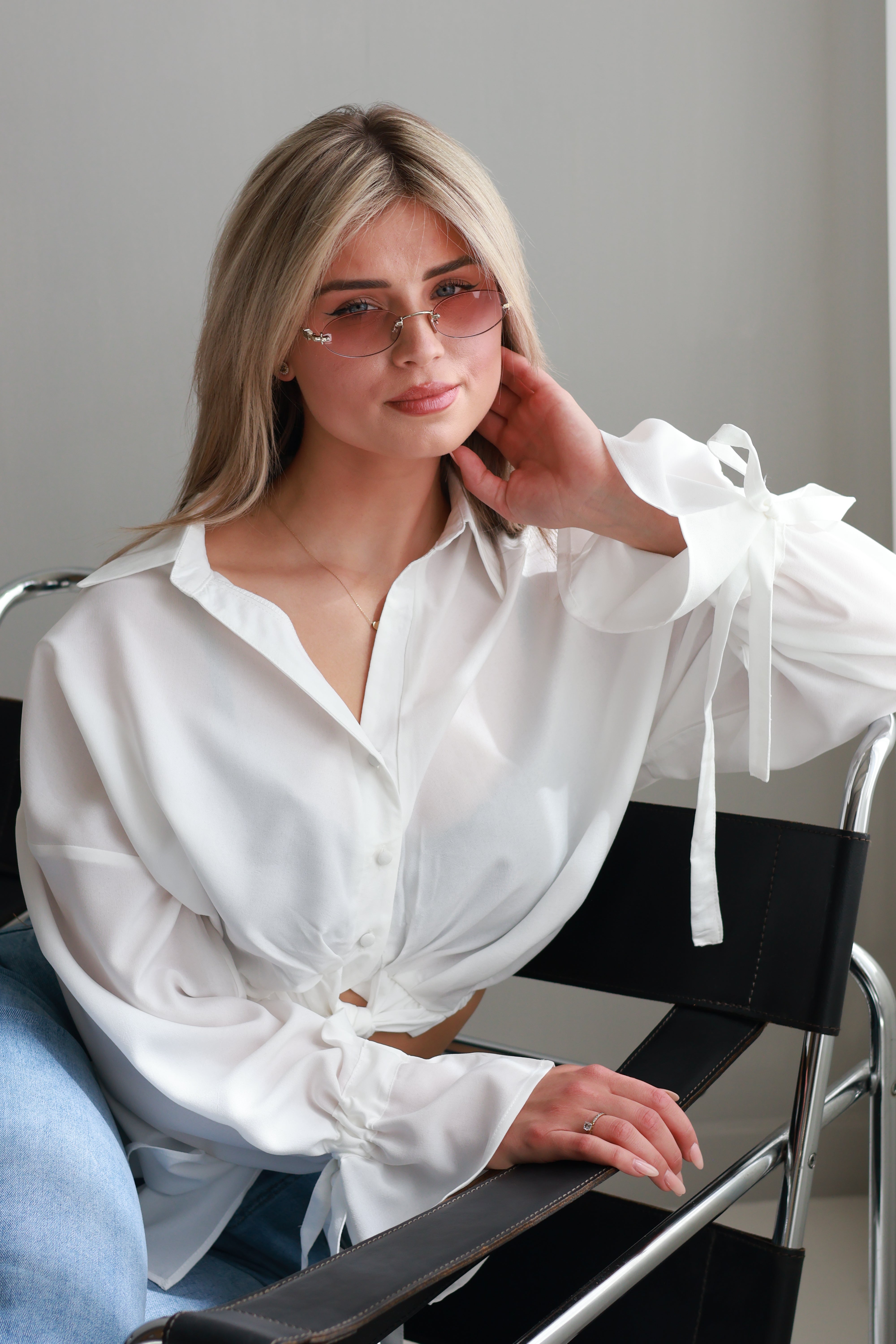 WITTE BLOUSE MET STRIKDETAIL