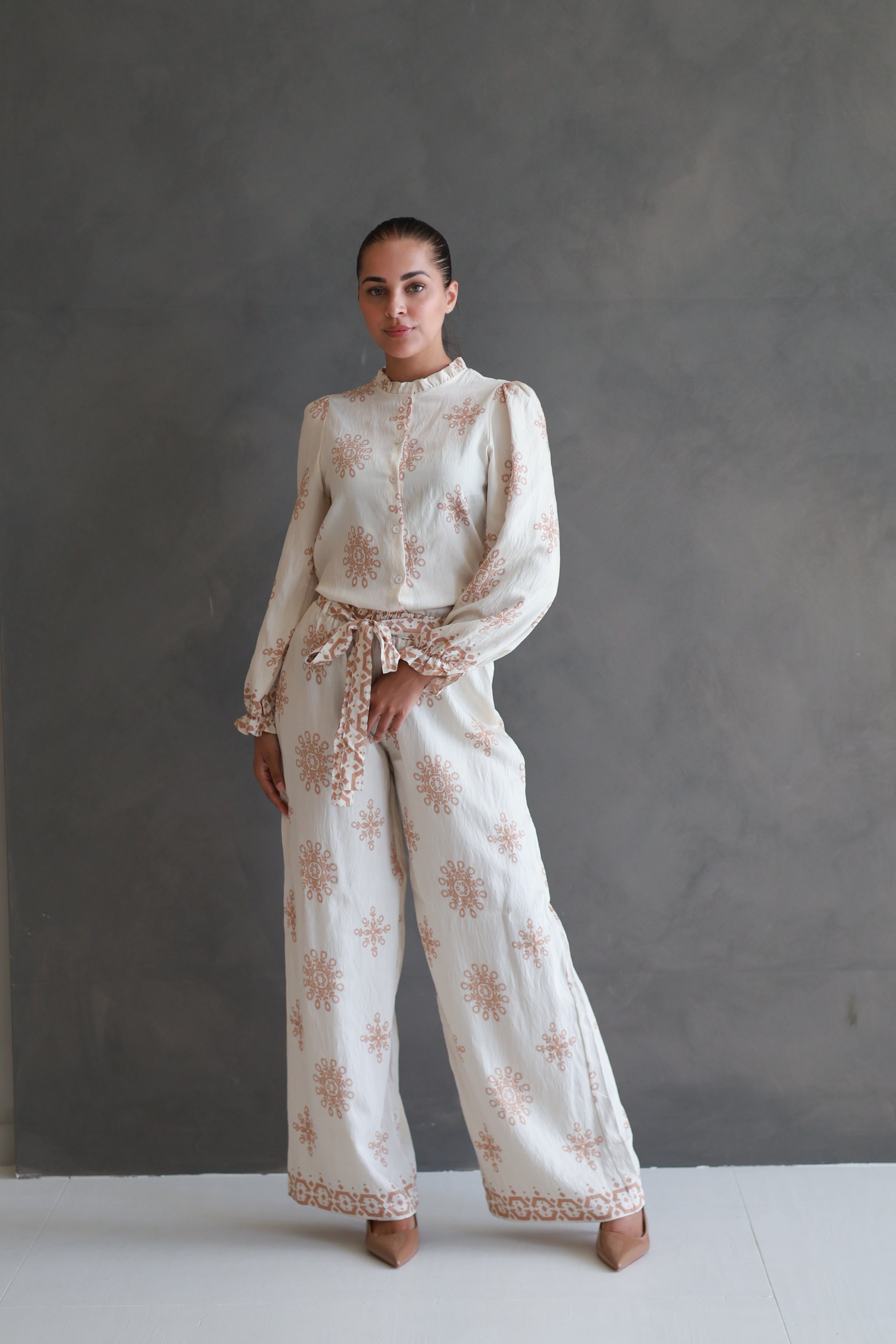 TWEEDELIGE KLASSIEKE OUTFIT