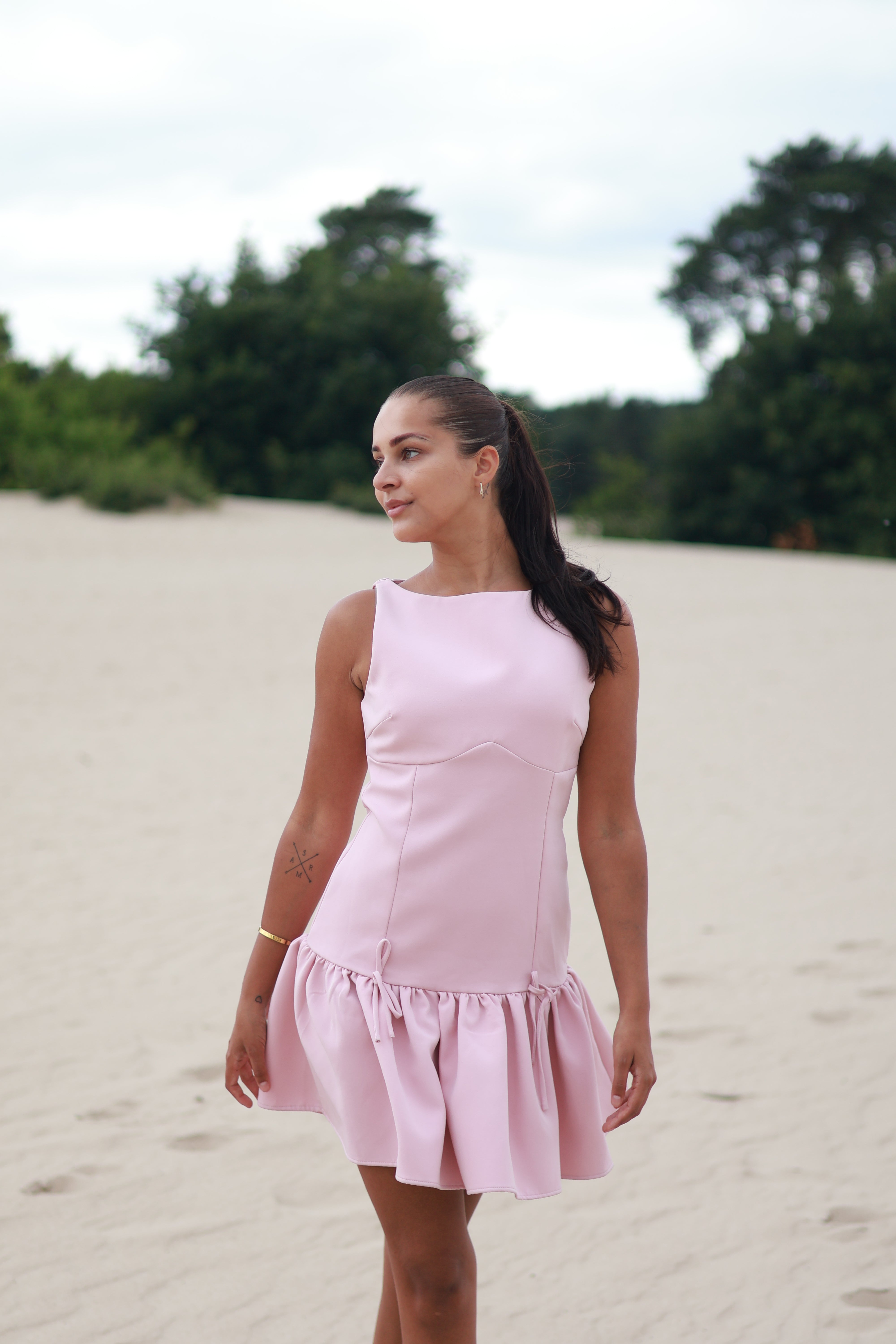Petite babyroze korte jurk