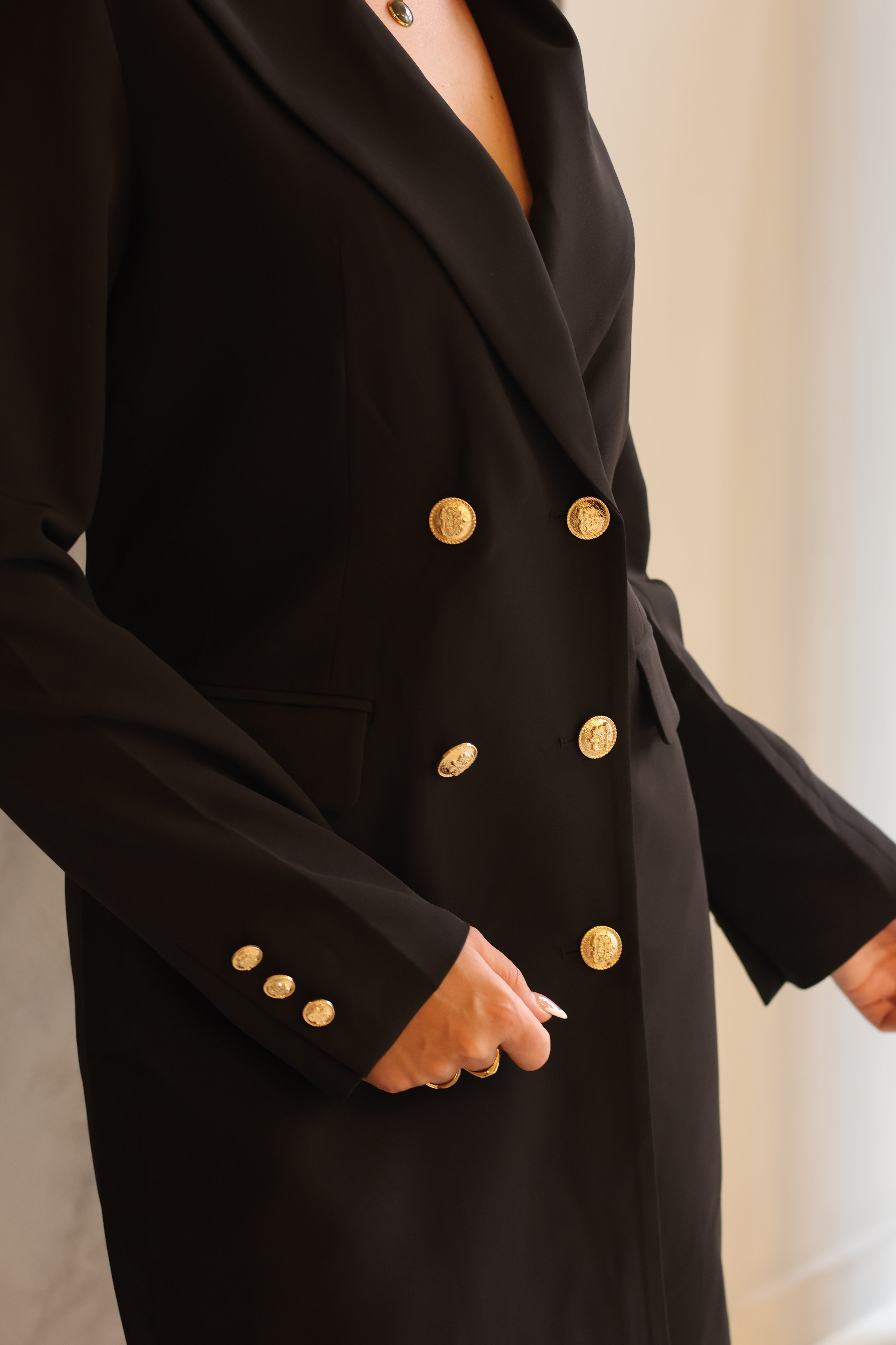 Lange - Zwarte Blazer Met Gouden Knopen