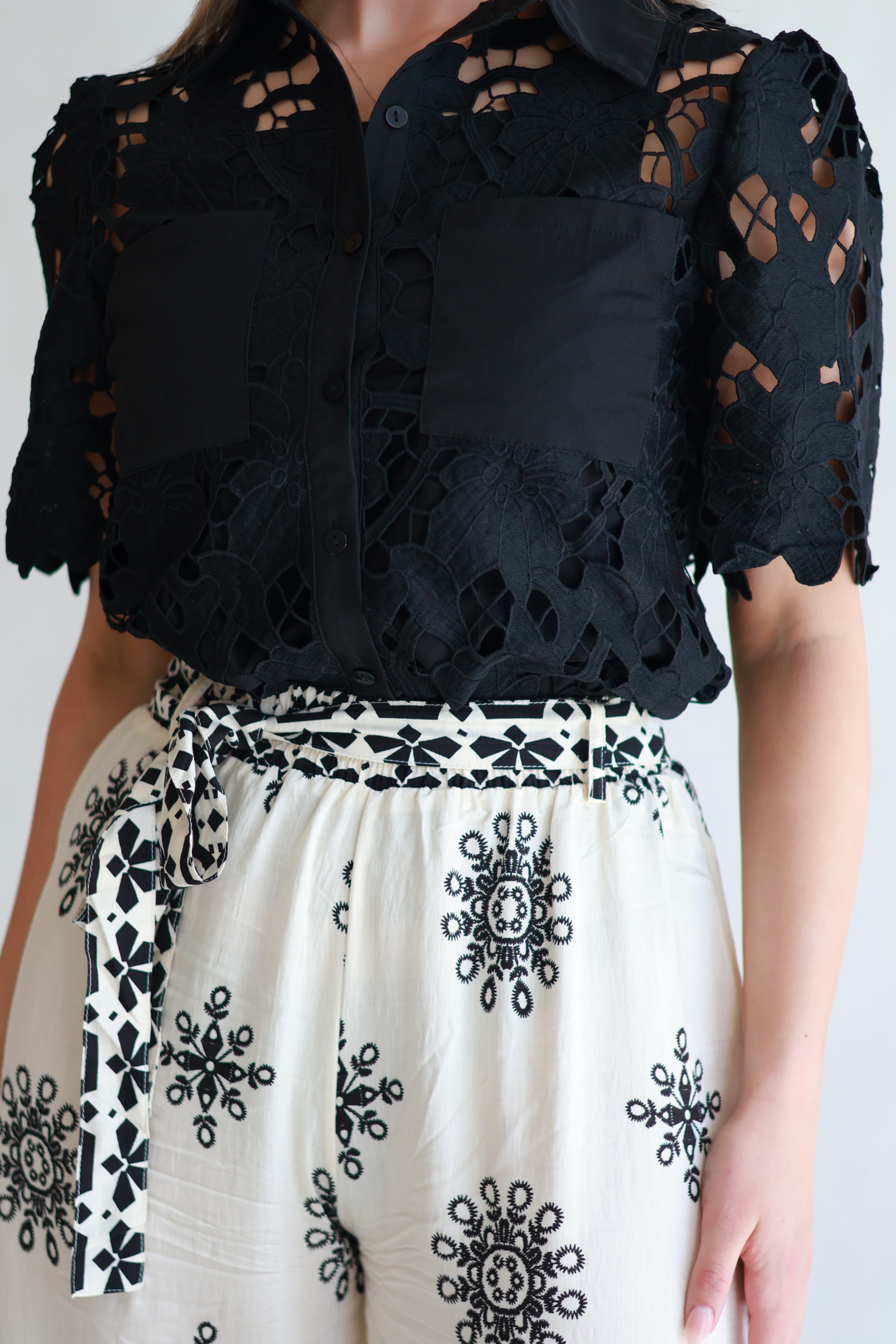 ZWARTE BLOUSE MET KANT